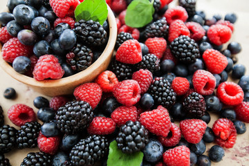 fresh antioxidant food raspberry blueberry blackberry