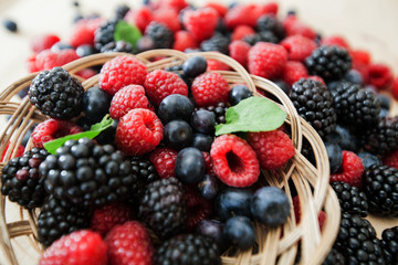 fresh antioxidant food raspberry blueberry blackberry