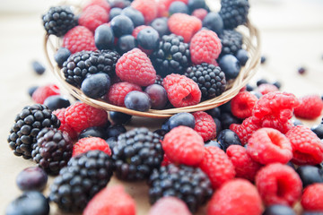 fresh antioxidant food raspberry blueberry blackberry