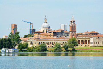 Fototapeta na wymiar Beautiful panoramic view of the historic city of Mantua in Lombardy, Italy