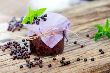 Produkte aus Holunder - Haolunderbeeren - Sambucus - Holler - Holder