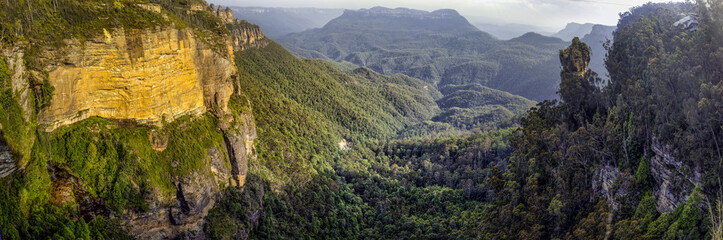 Fototapeta na wymiar Blue mountains are very popular tourist destination located in NSW, Australia.