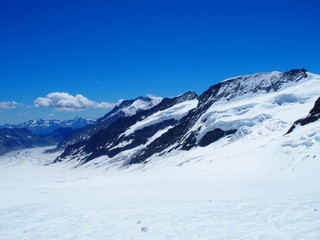Fototapeta na wymiar Snow covered Swiss Alps