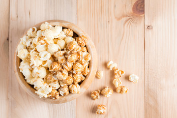 Caramel popcorn in wood bowl.