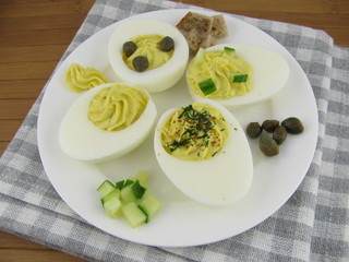 Variation von gefüllen Eiern