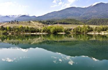 Fototapeta na wymiar Amazing Panorama to lake, Pirin Mountain background in Bansko, Bulgaria