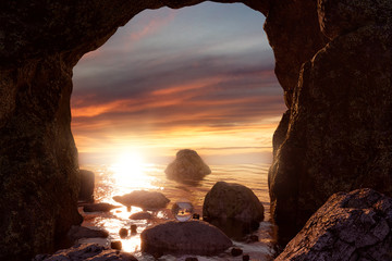 Felsige Höhle an der Küste im Sonnenuntergang