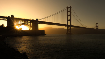 Golden Gate Brücke zu Sonnenuntergang