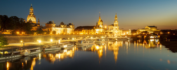 Fototapeta na wymiar Evening panorama of Dresden