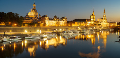 Fototapeta na wymiar Evening panorama of Dresden