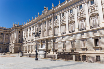 Fototapeta na wymiar Palacio Real facade in Madrid, Spain