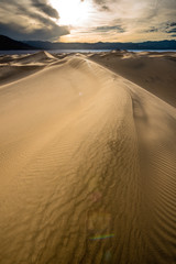 Fototapeta na wymiar Cresting Dune