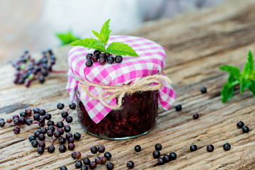 Produkte aus Holunder - Haolunderbeeren - Sambucus - Holler - Holder