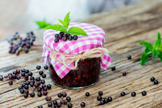 Produkte aus Holunder - Haolunderbeeren - Sambucus - Holler - Holder