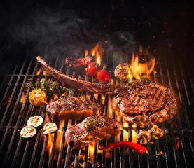 Rolgordijnen Grill / Barbecue Biefstuk op de grill