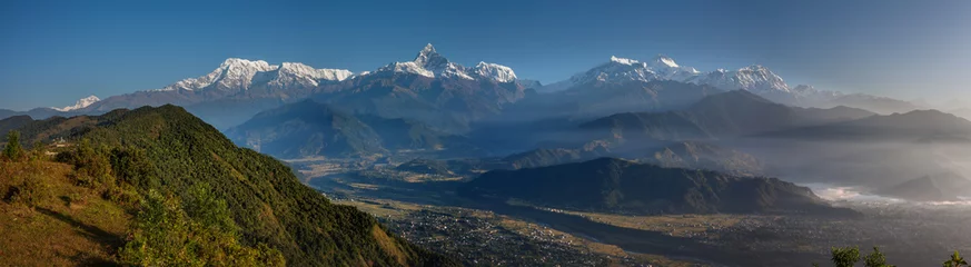 Foto op Plexiglas Annapurna Panoramisch uitzicht op de Himalaya vanaf de Sarangkot-heuvel bij Pokhara in Nepal