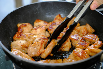 chicken in pan with palm oil