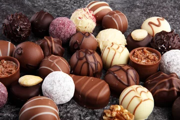Photo sur Aluminium Bonbons a lot of variety chocolate pralines, belgian confectionery gourmet chocolate