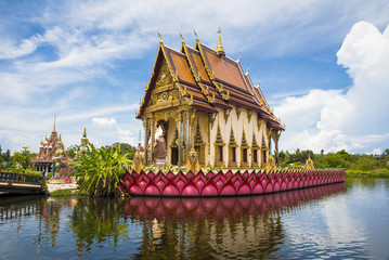 Obraz premium Храм Ват Плай Лаем (Wat Plai Laem) на Самуи