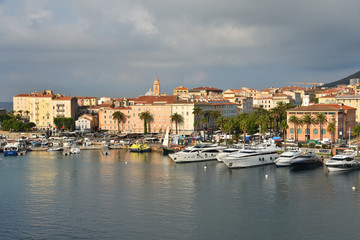 Fototapeta na wymiar Hafen von Ajaccio 2