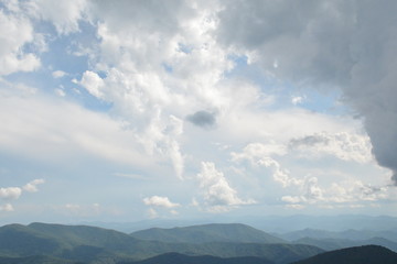 Obraz premium Light and dark clouds meet.