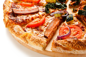 Pizza with beacon and vegetables