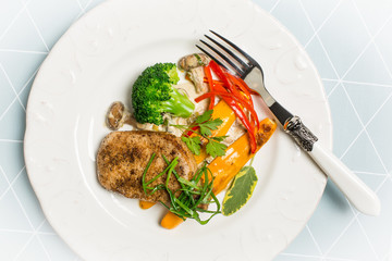 Pork fillets, champignons, broccoli, zucchini and red pepper