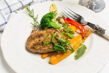 Pork fillets, champignons, broccoli, zucchini and red pepper