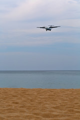 Fototapeta na wymiar Screw the aircraft over the beach