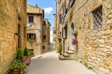 Fototapeta na wymiar alley in the historic town of Volterra, tuscany, italy