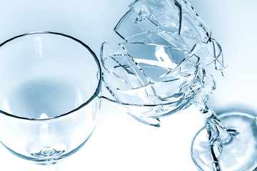 3d render of wine glass impacting with another and breaking with cold light
