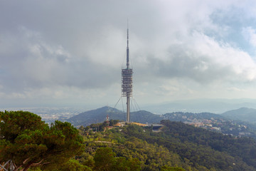 Obraz premium Barcelona. Wieża telewizyjna w parku Collserola.