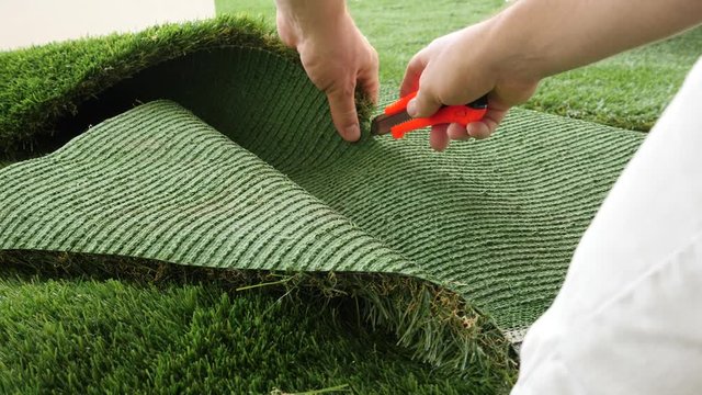 Measuring and cutting artificial grass