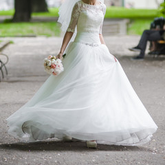 Fototapeta na wymiar Bride in wedding dress