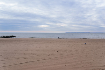 Fototapeta na wymiar Runner on the beach