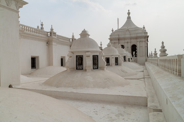 Whitewashed roof of a cathedral in Leon, Nicaragua © Matyas Rehak