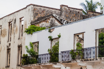 Fototapeta na wymiar Crumbling colonial buildings in Casco Viejo (Historic Center) in Panama City