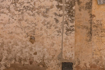 Schäden an Hauswand