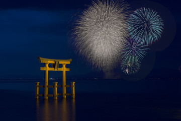 水中鳥居と花火