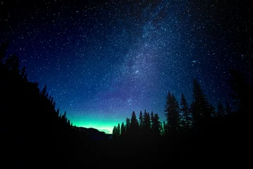 Crédence de cuisine en verre imprimé Aurores boréales Observation des étoiles des aurores boréales au lac Moraine dans le parc national Banff