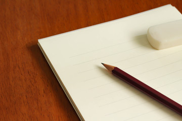 便箋と鉛筆と消しゴム