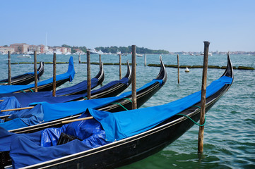 Fototapeta na wymiar Italy, Morning in Venice. Gondolas