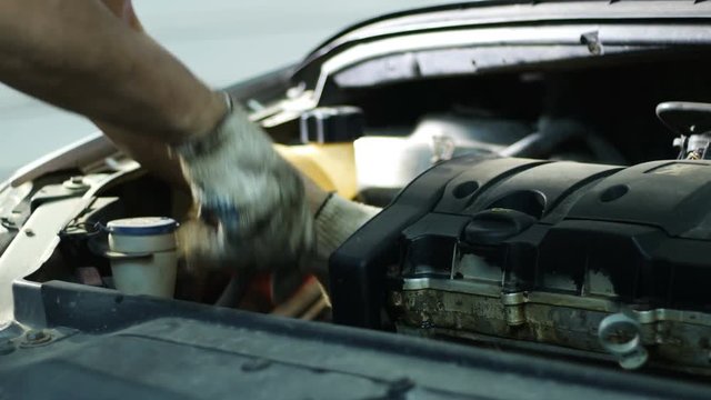 mechanic repair valve engine