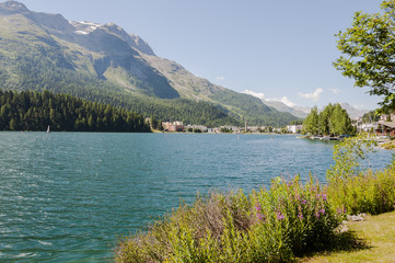 St. Moritz, Dorf, St. Moritzersee, See, Seeufer, Uferweg, Wanderweg, Spazierweg, Wassersport, Stazerwald, Alpen, Engadin, Oberengadin, Graubünden, Sommer, Schweiz