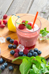 Berry Smoothie with Mint, Blueberry and Raspberry