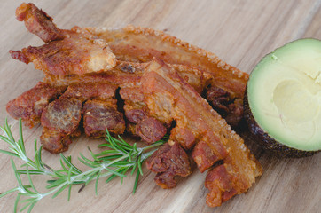 Crunchy pork bacon and avocado. Chicharón.