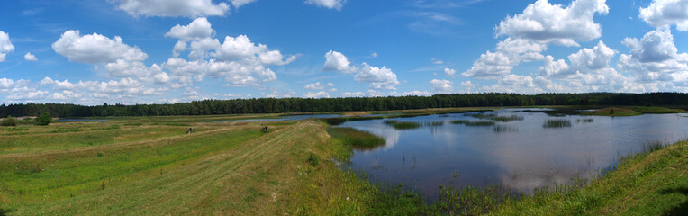 Fototapeta na wymiar Echo lakes, Zwierzyniec, Poland