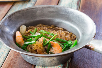 タイ料理・クンオップウンセン・エビと春雨の蒸し煮
