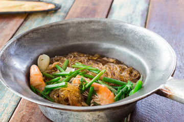 タイ料理・クンオップウンセン・エビと春雨の蒸し煮