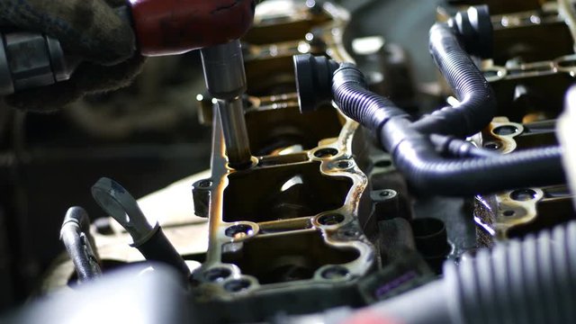 mechanic repair valve engine